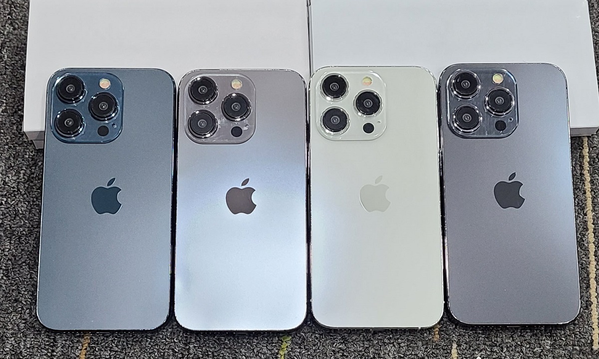 La evolución: iPhone 1 y iPhone 15 Pro Max 